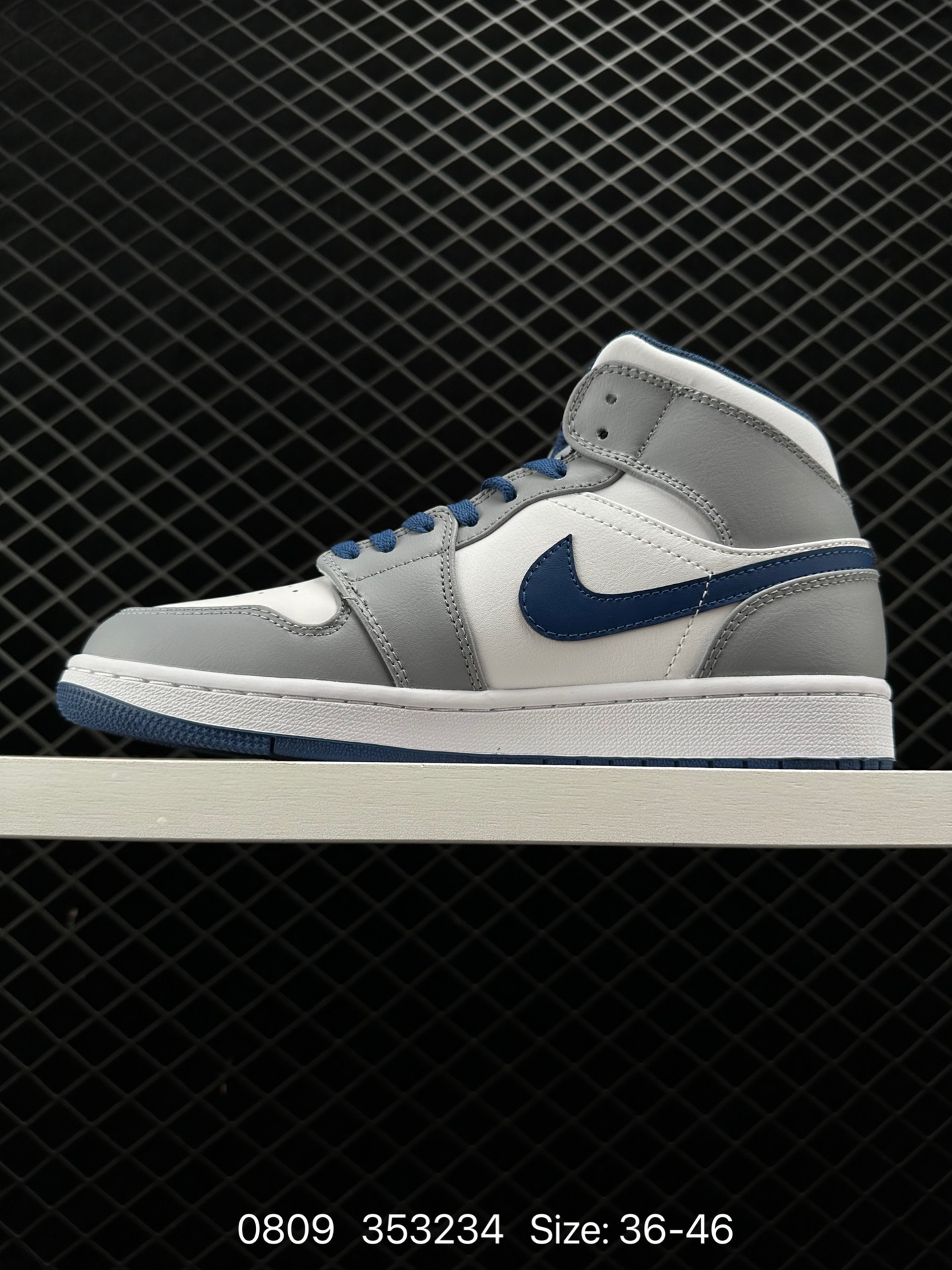 （NIKE）AIR JORDAN 1 MID